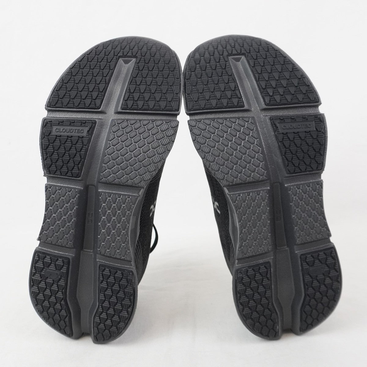 On CloudGo ‘Triple Black’ Women’s